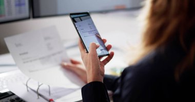 OCR Tanıma Fotoğraf Çekimi Cep Telefonu Kullanımı