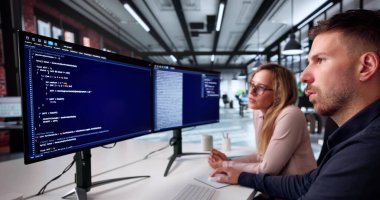 Meşgul Ofis: Erkek ve Kadın Web Güvenliği için Kodlama Başvurusu