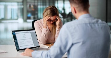 Acemi Röportaj Hatası Ofiste Disiplin Toplantısına Yol Açar.