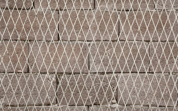 Abstrato Uma Parede Tijolo Cerca Metálica — Fotografia de Stock