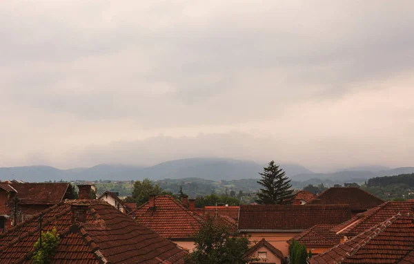 Regnig Sommardag Över Balkan Småstad — Stockfoto