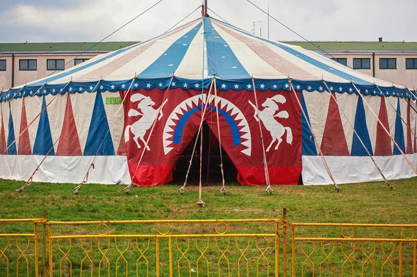 Cacak Servië Jun 2018 Internationale Circus Corona Kleurrijke Tent Overdag — Stockfoto