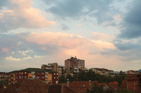 Intressant Och Färgstark Solnedgång Vid Vanlig Dag Liten Balkan Stad — Stockfoto