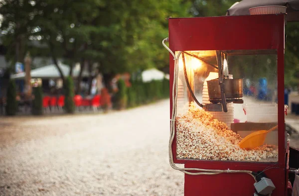 Podrobnosti Zařízení Pro Popcorn Rozmazané Pozadí Veřejný Park — Stock fotografie