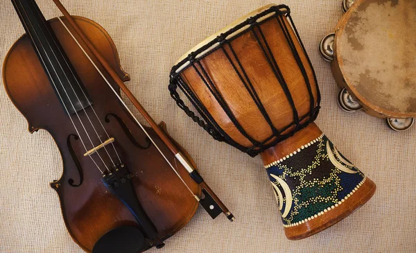 Detalhes Violino Velho Empoeirado Checoslováquia Djembe Tamborim — Fotografia de Stock