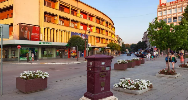 Cacak Servië Augustus 2018 Centrum Van Stad Tijdens Zomer Trottoirs — Stockfoto