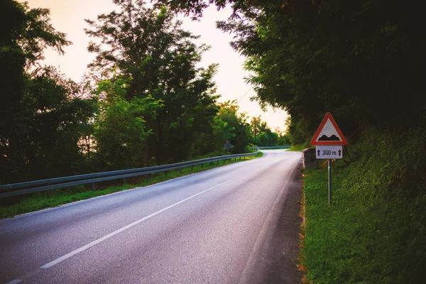 Eine Leere Dorfstraße Serbien Während Des Sommertages — Stockfoto