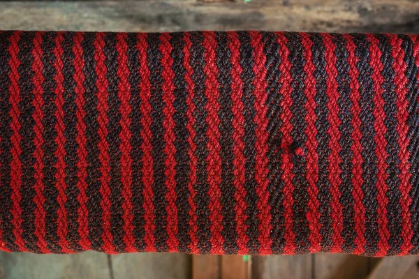 古い赤手作りカーペットの質感 — ストック写真