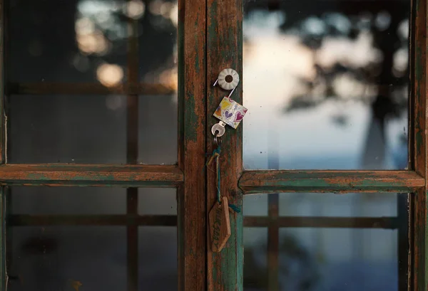 Vista Cerca Una Antigua Ventana Madera Estilo Vintage Detalles Exteriores —  Fotos de Stock