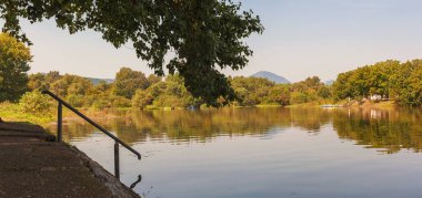 Beach West Morava Nehri üzerinde Sırbistan yaz aylarında.
