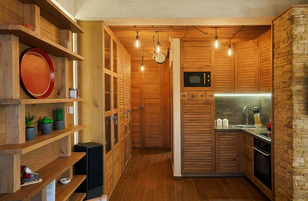 Innenausstattung Einer Kleinen Wohnung Holzmöbel Und Dekoration — Stockfoto