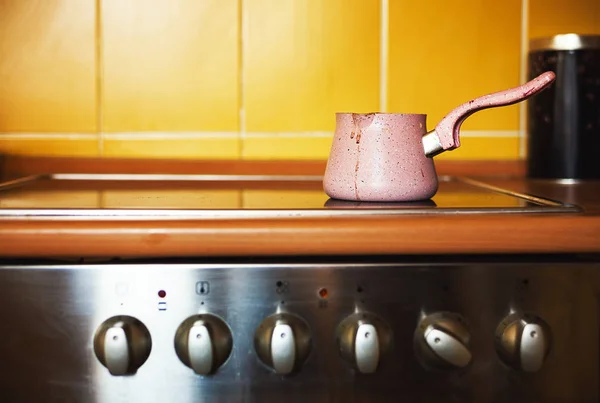 Uma Panela Café Fogão Cozinha Cena Estilo Vida Comum — Fotografia de Stock