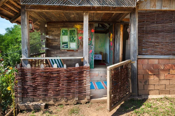 Casa veche din lemn — Fotografie, imagine de stoc