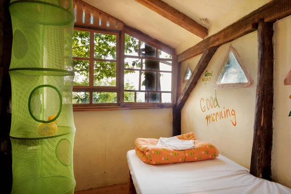 Intérieur d'une vieille maison en bois — Photo