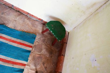 küçük ahşap sandalye