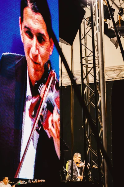 Violinista Momir Jovanovic no palco — Fotografia de Stock