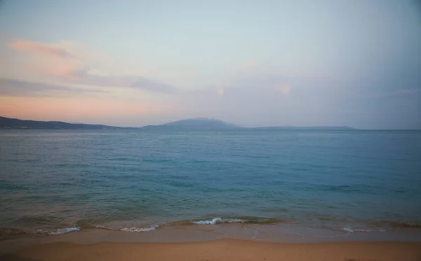 Zeegezicht van het strand in Griekenland — Stockfoto