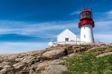 Dünya ünlü Lindesnes Fyr feneri en güney noktası kayalık deniz kenarı, kenarına kalma Norveç üzerinde Güney Norveç, Lindesnes Fyr feneri.