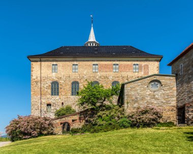 Akershus Fortress Oslo, Norveç. Akershus Festning Oslo korumak için inşa edilmiş bir ortaçağ kalesi var. Baharda.