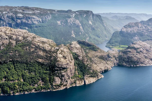 Pohled Fjordu Lysefjordu Vyrobeno Preikestolen Kazatelna Rock Jižním Norsku Slunečného — Stock fotografie