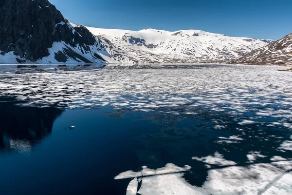 Παγωμένη Λίμνη Στη Διαδρομή Geiranger Stryn Νορβηγία Νορβηγική Βουνά Στο — Φωτογραφία Αρχείου