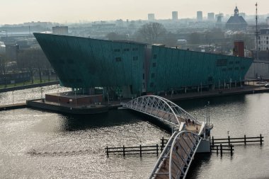 Amsterdam, Hollanda - 10 Nisan 2018: Bir bilim merkezi Amsterdam, Hollanda Nemo Bilim Müzesi (gelen Latince kimse) olduğunu.