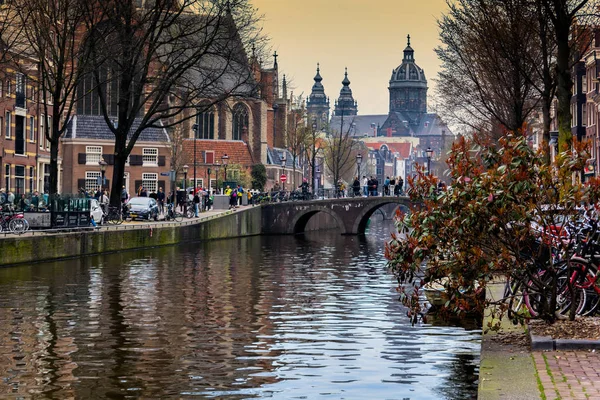 Amsterdam Canal Typické Holandské Domy Holland Nizozemsko Významní Rodáci Amsterdamu — Stock fotografie