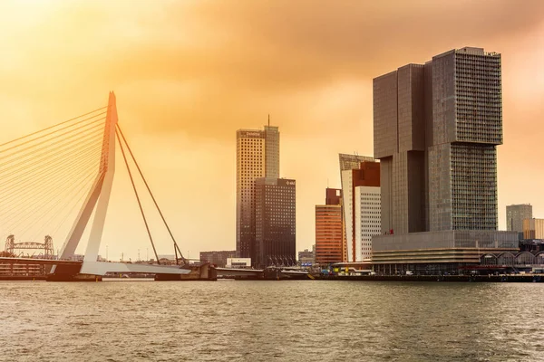 Rotterdam Nizozemsko Dubna 2018 Pohled Most Erasmus Panorama Při Západu — Stock fotografie