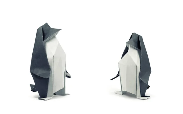 Два Пингвина Оригами Изолированы Белом Фоне Путь Обрезки Включен — стоковое фото