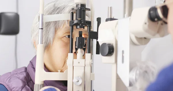 Asian Old Woman Checking Eye — Stock Photo, Image