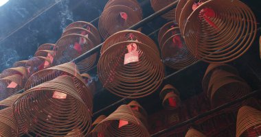 Tai Po, Hong Kong - 12 Nisan, 2018: Hong Kong Çin geleneksel Man Mo temple 
