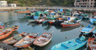  Cheung Chau, Hong Kong - 19 Nisan, 2018: Hong Kong balıkçı köyü 