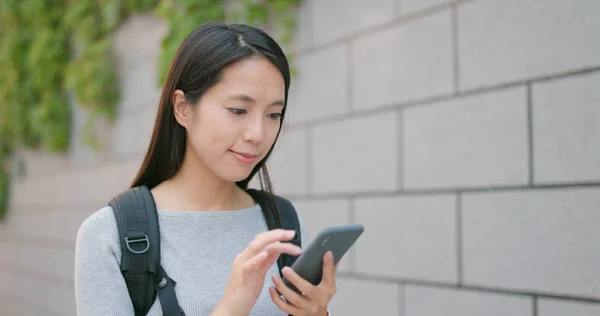 Student Woman Using Mobile Phone Campus — Stock Photo, Image