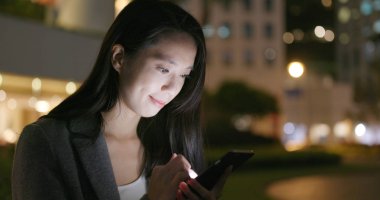 İşkadını cep telefonunuzun SMS gönderme