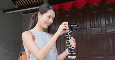 Kadın alarak Çin Tapınağı kamera ile video