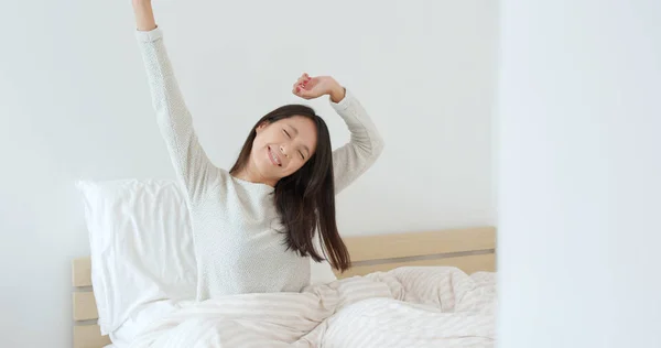 Vrouw Wakker Ochtend Bed — Stockfoto