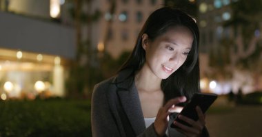 İşkadını cep telefonunuzun SMS gönderme