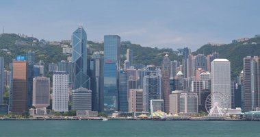 Victoria Harbor, Hong Kong - 31 Mayıs, 2018: Hong Kong şehir manzarası