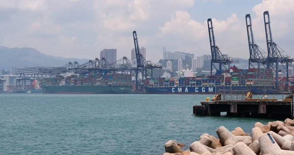 Kwai Tsing, Hong Kong - 02 Mayıs, 2018: Kwai Tsing konteyner Terminal