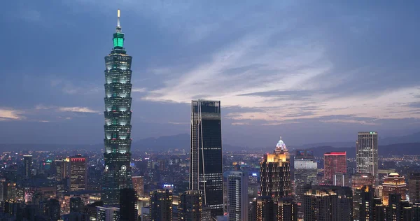 Taipei city, Tayvan - 25 Mayıs, 2018: Taipei city akşam