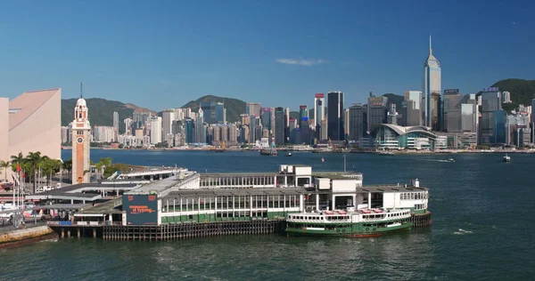 Victoria Harbor, Hong Kong - 31 Mayıs, 2018: Hong Kong gökdelen