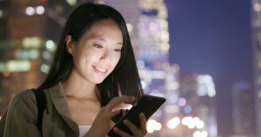 Cep telefonuyla geceleri işkadını