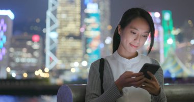 Cep telefonuyla geceleri işkadını