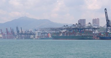 Kwai Tsing, Hong Kong - 02 Mayıs, 2018: Kwai Tsing konteyner Terminal