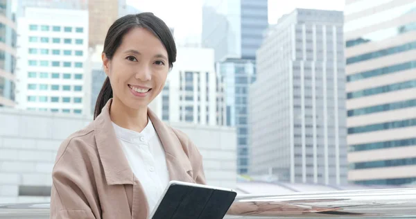 Geschäftsfrau Arbeitet Hause Tablet Computer — Stockfoto