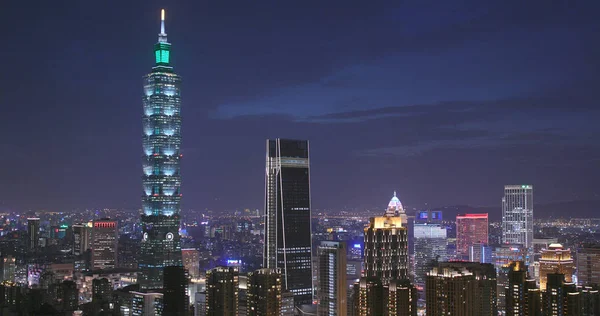 Taipei city, Tayvan - 25 Mayıs, 2018: Taipei manzarası, gece