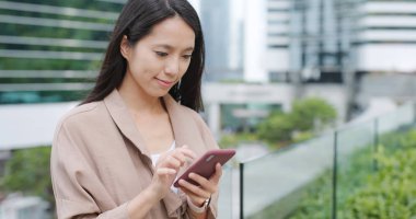 Smartphone, açık kullanan kadın
