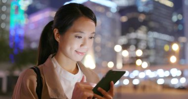 Cep telefonuyla geceleri işkadını