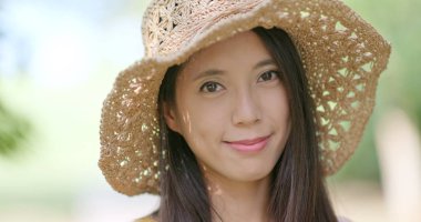 Kadın gülümseme fotoğraf Park