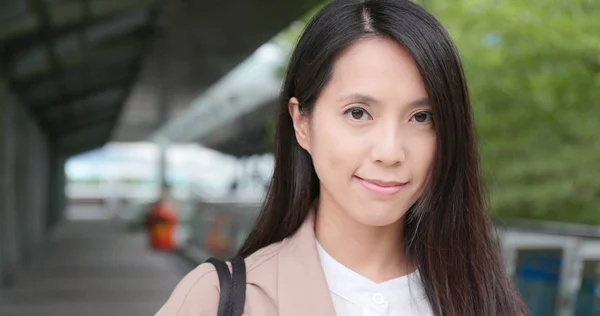 Young Woman Smile Camera — Stock Photo, Image